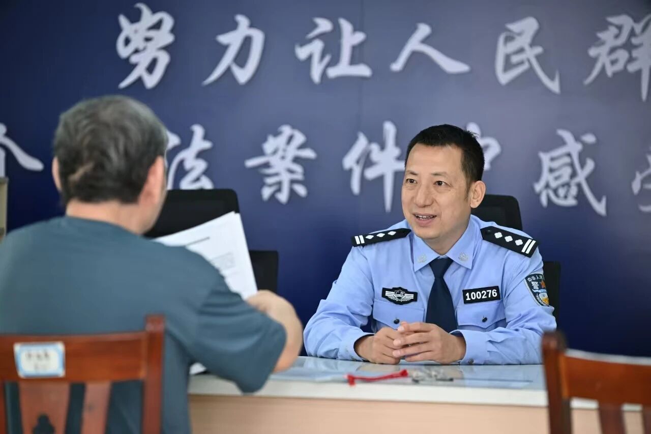 广西民警潘少锋：心无旁骛守底线 不负警徽不负民 